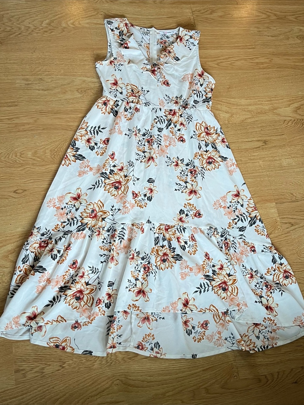 PatPat Women’s Size M White Floral V-Neck Sleeveless Tiered Midi Dress